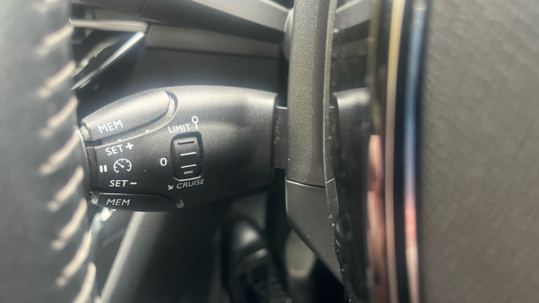 Peugeot 208 1.2 PureTech 100 Allure 5dr Petrol Hatchback